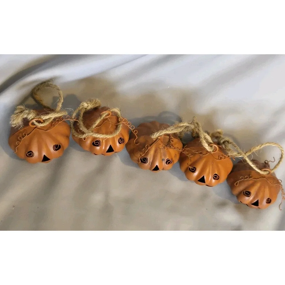 Set of 5 Metal Rustic Rattle Jack O Lantern Pumpkin Ornaments Halloween Jute